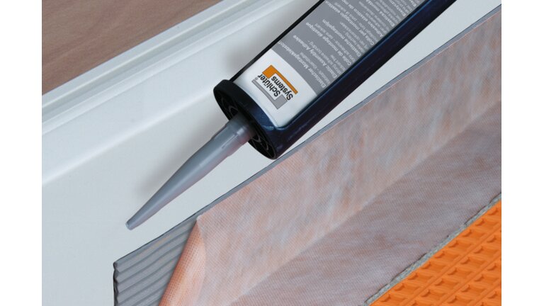 Schwarze Kartusche mit grauer Düse.